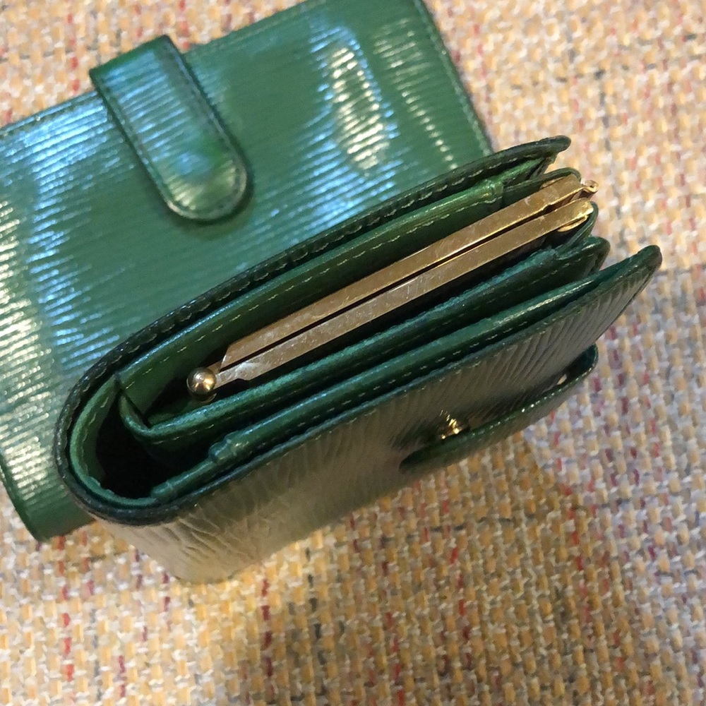 LOUIS VUITTON Green EPI Kiss Lock Wallet Porte Monnaie Viennois MI0966 - Picture 11 of 17